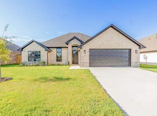405 Meadows Ct, Chandler, TX 75758