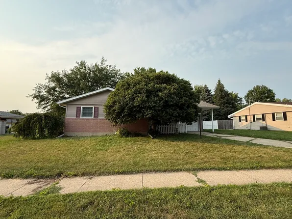 1204 E 20th St, Sterling, IL 61081