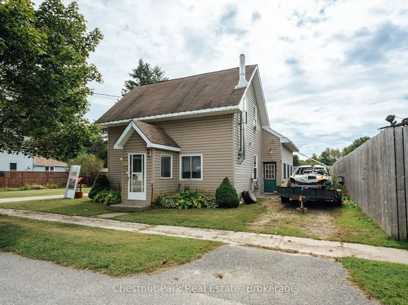 49 Queen St E, South Bruce Peninsula, ON N0H 1P0