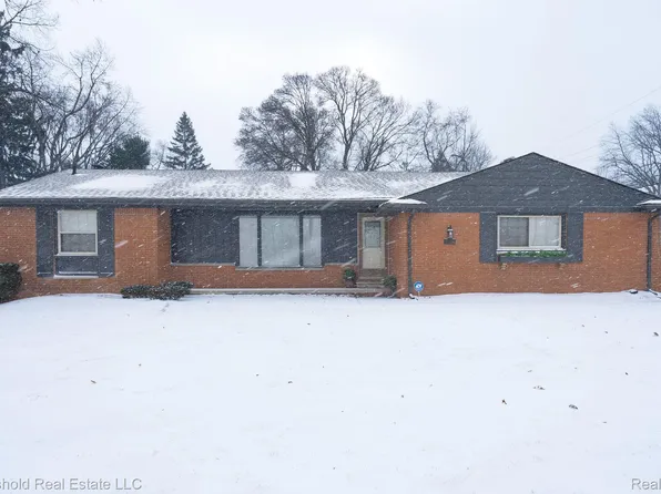 5595 Old Orchard Trl, Orchard Lake, MI 48324