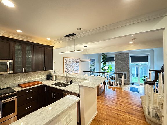 5th image of 463 Josephine St