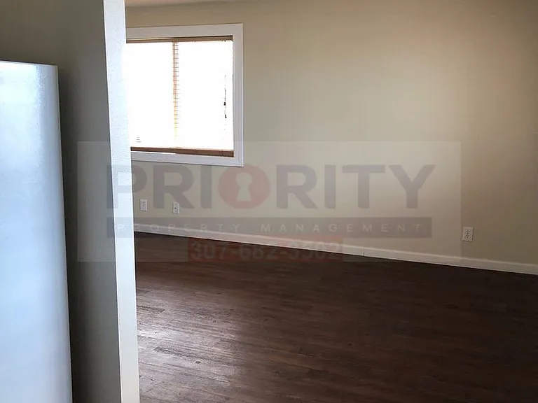 311 E Walnut St — Photo 3