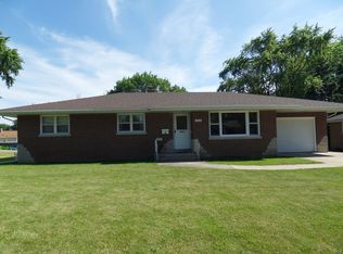 529 Pine Ave, Aurora, IL 60505