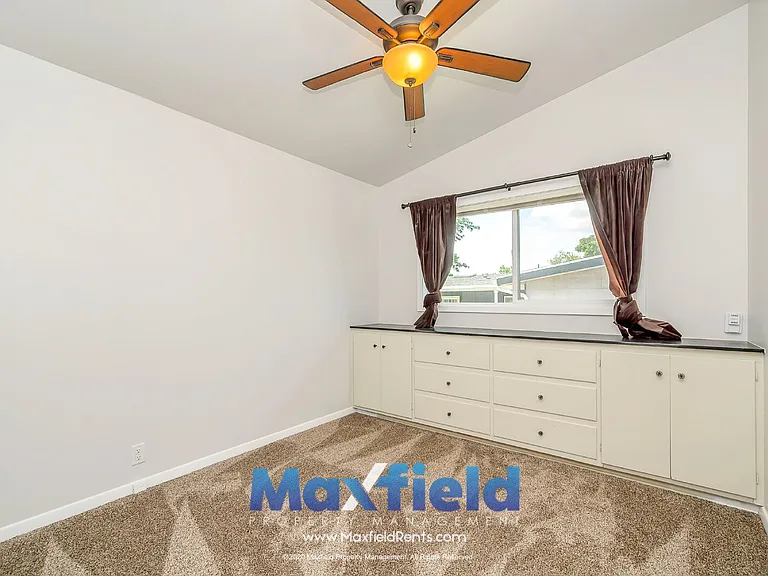 2139 E 1300 S — Photo 15