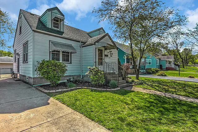 18021 Oakley Ave photo 1