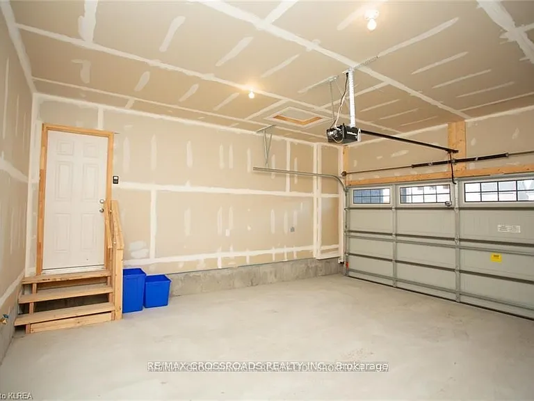 535 Macintosh Grv — Photo 26
