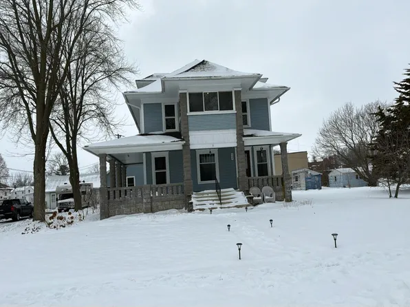 404 S Walnut Ave, Forreston, IL 61030