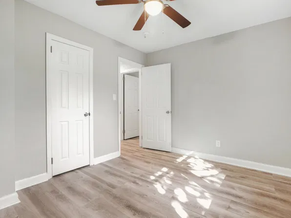 1726 Wayne Ln, Fayetteville, NC 28304