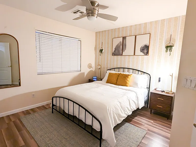 E Michelle Dr — Photo 19