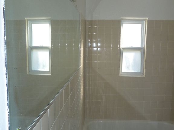 2nd image of 517 Carlisle Blvd SE