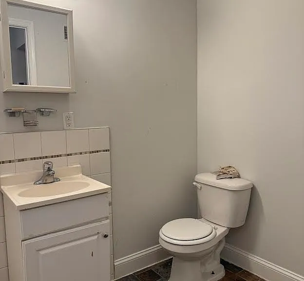 303 W 6th St — Photo 13