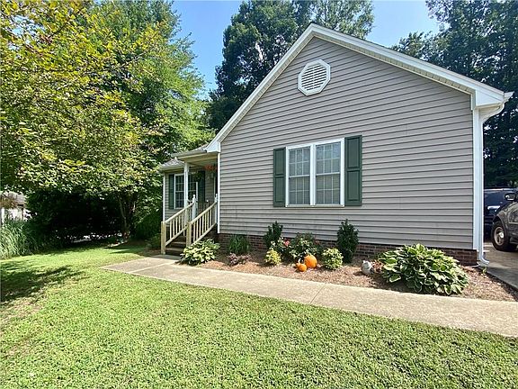 3rd image of 1008 Bridgewater Dr
