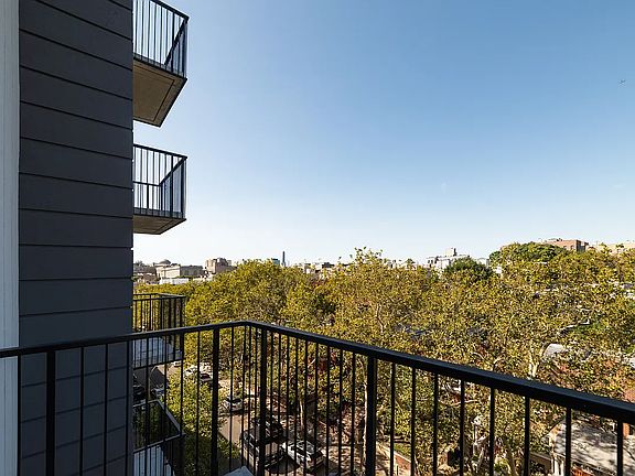 5th image of 1042 President St #10