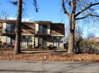213 Fairfax Ave APT 10, Saint Matthews, KY 40207