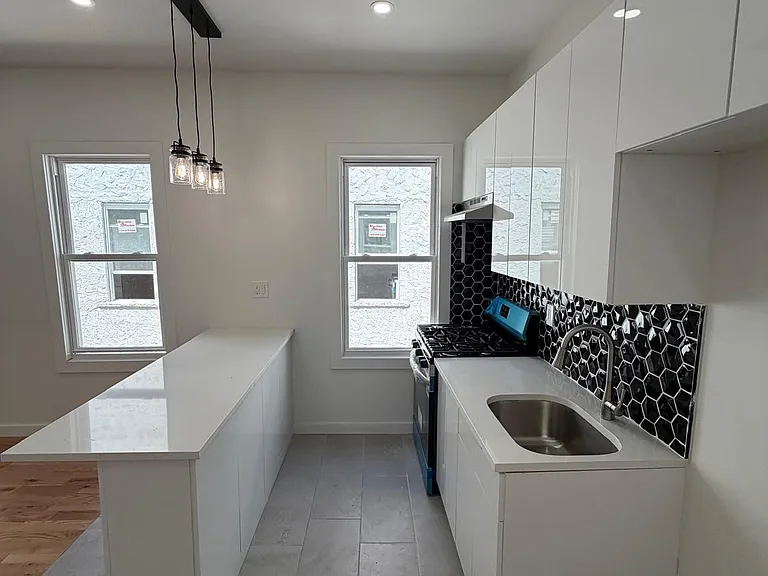 183 Woodside Ave #3F — Photo 4