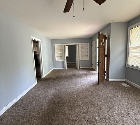 3rd image of 2146 Winona Ave
