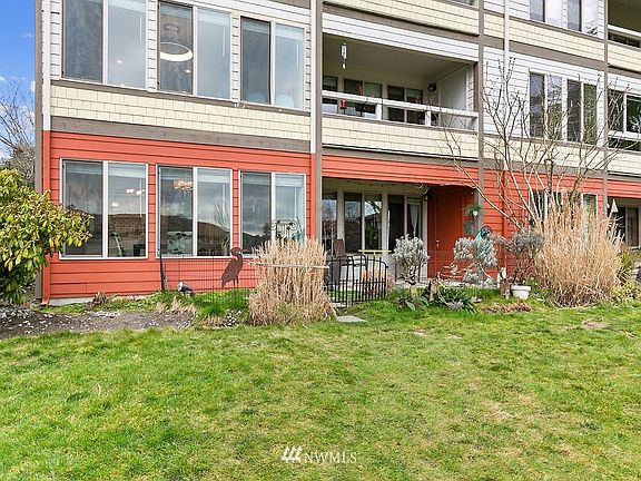 3rd image of 23407 Lakeview Dr