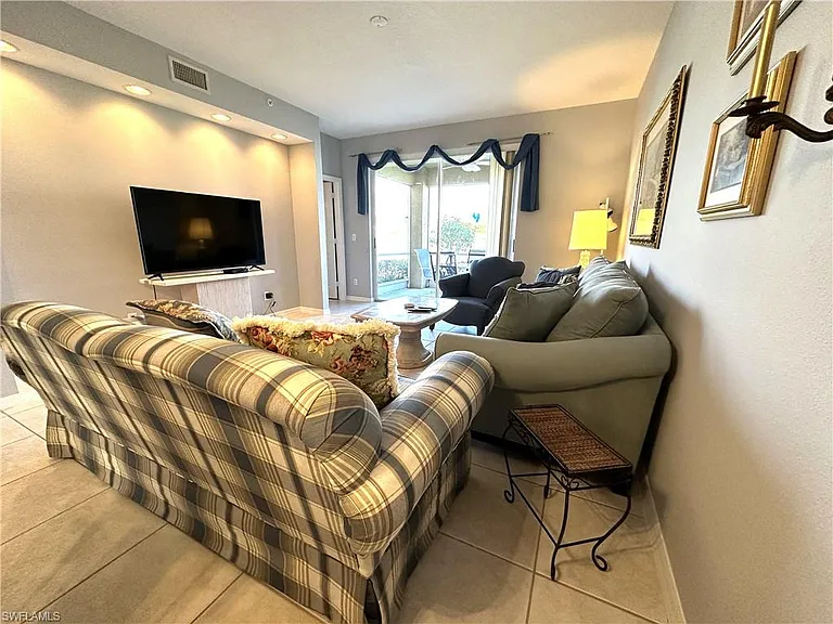 6670 Huntington Lakes Cir #103 — Photo 9