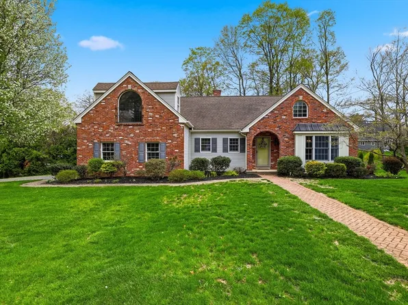 7 Brewster Rd, West Springfield, MA 01089