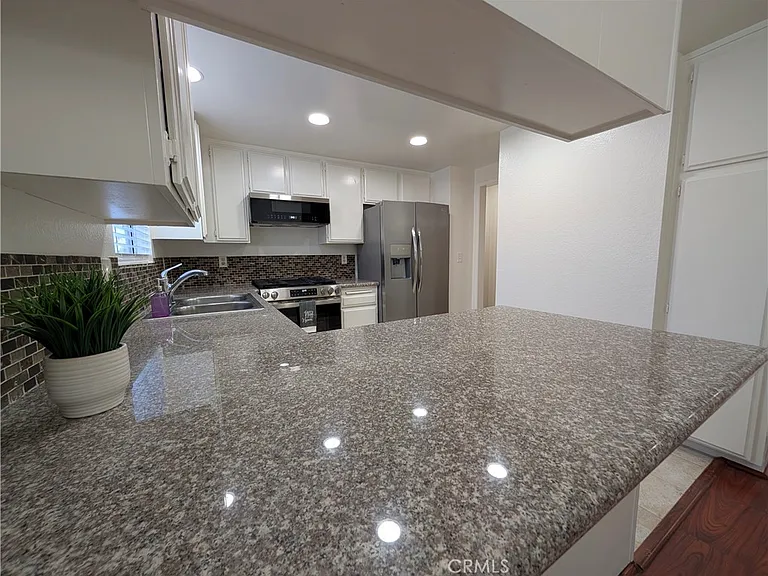 845 W Olive Ave #B — Photo 15