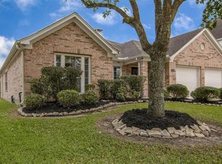 2208 Cambridge Shores Ln, Pearland, TX 77584