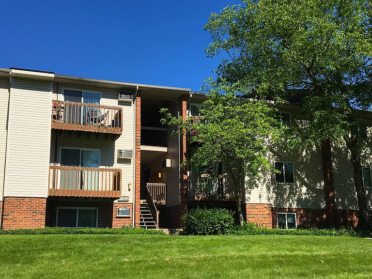 Oakwood Apartments — Photo 13