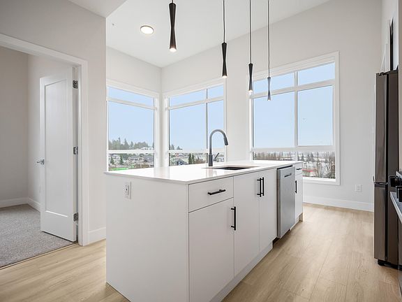 4th image of 34395 Gladys Ave #205
