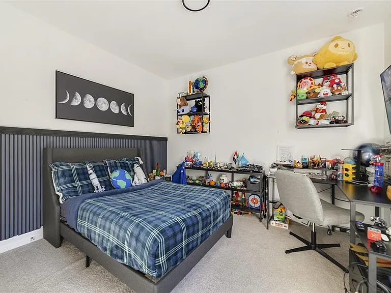 2224 Celebration Blvd — Photo 12