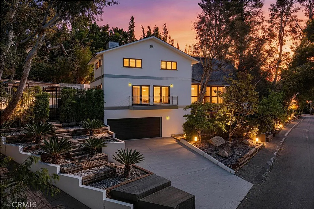 5 bed, 5.5 bath, 5717 sqft, $15,500 — Photo 1