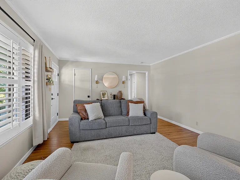 1106 Lake Home Dr — Photo 6