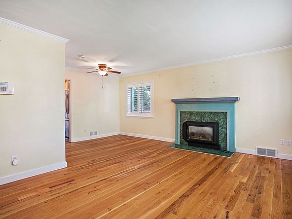 4th image of 2562 E Commonwealth Ave