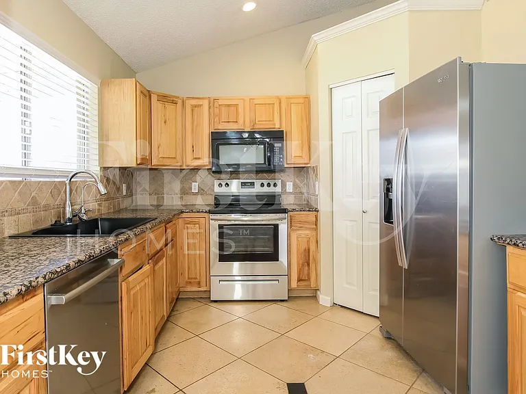 6408 W Grandview Rd — Photo 6