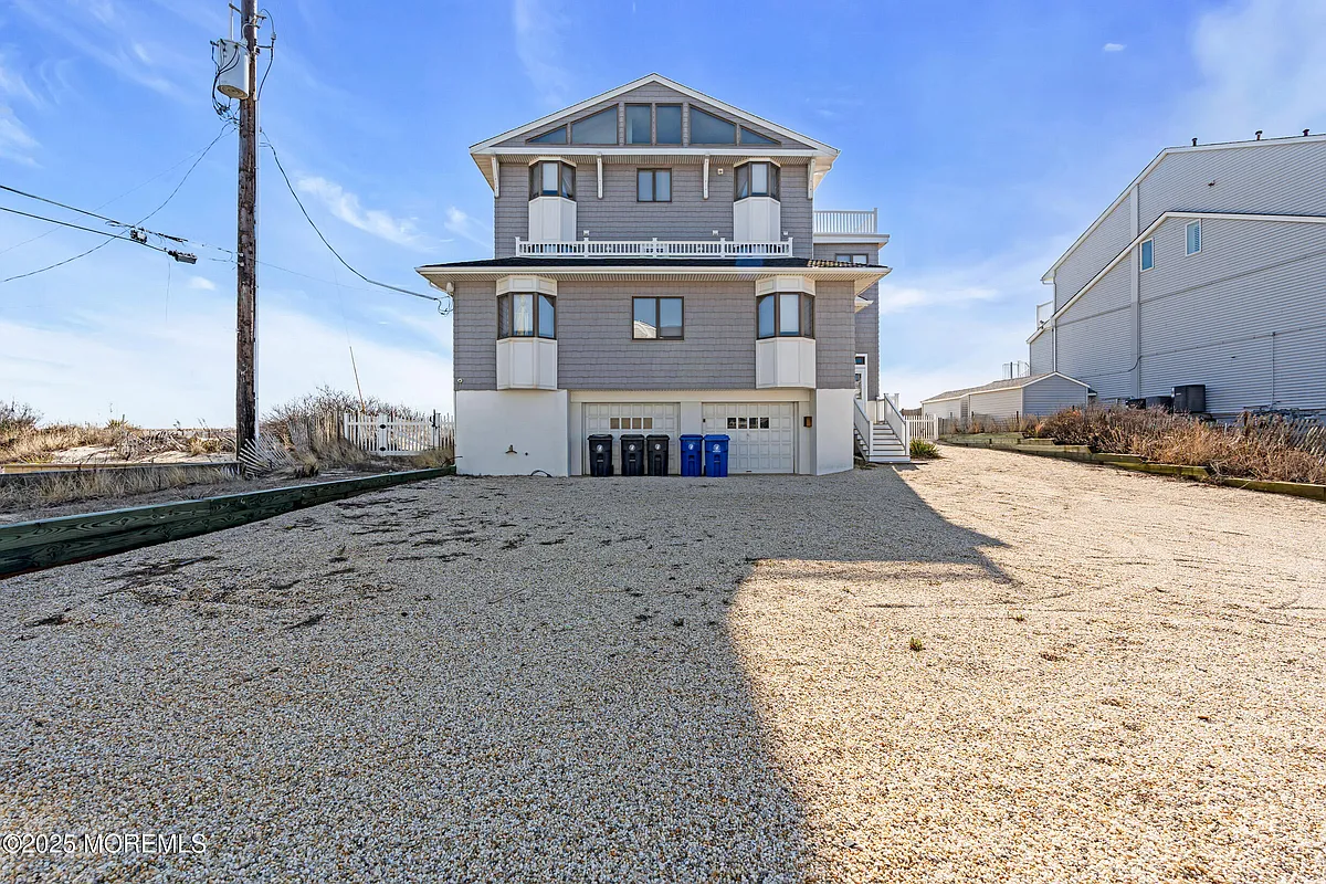 Building Photo - 2 Dune Ter