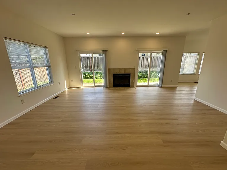 472 Bryan Ave — Photo 6