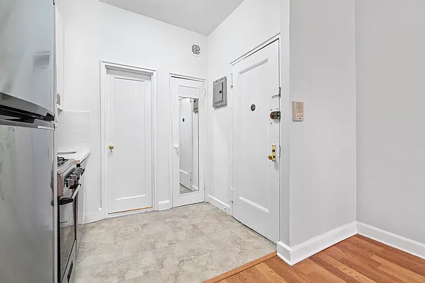 Rented by Avi Nash Associates | media 10