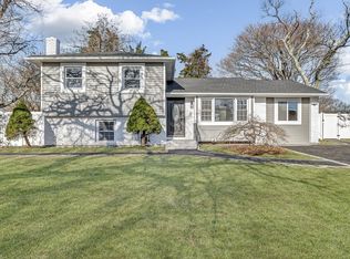 135 Ruth St, West Islip, NY 11795