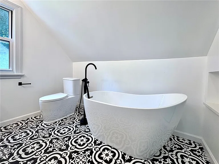 245 Frederick Ave #243 — Photo 18
