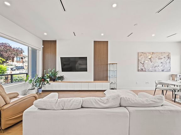 3rd image of 742 E 58th Ave