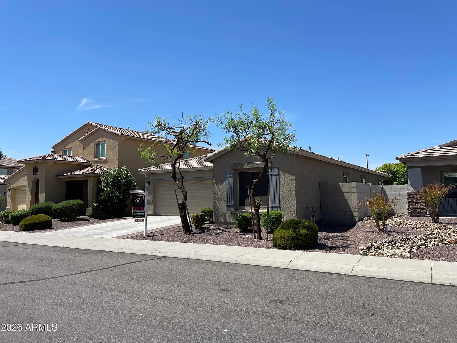 4 bed, 2.0 bath, 2090 sqft, $2,345 — Photo 3