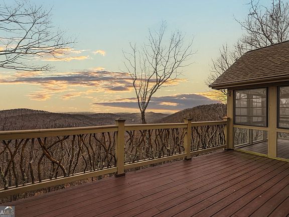 2nd image of 2136 Ridgeview Dr