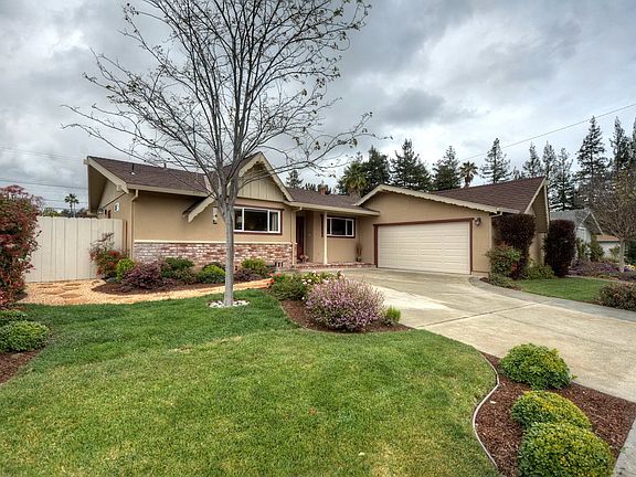 2nd image of 19651 Merritt Dr