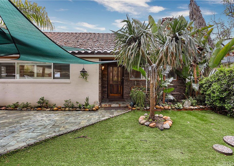 1st image of 22020 Avenue San Luis