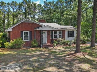 932 Circlewood Dr, Hamlet, NC 28345