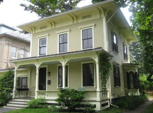 8 Park St, Easthampton, MA 01027