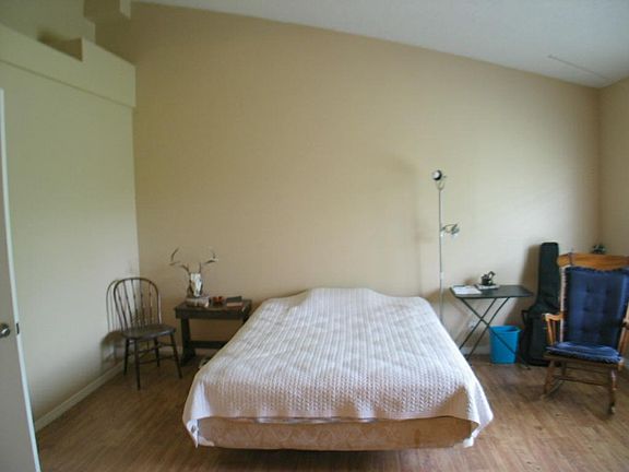 3rd image of 901 E Dell Ave