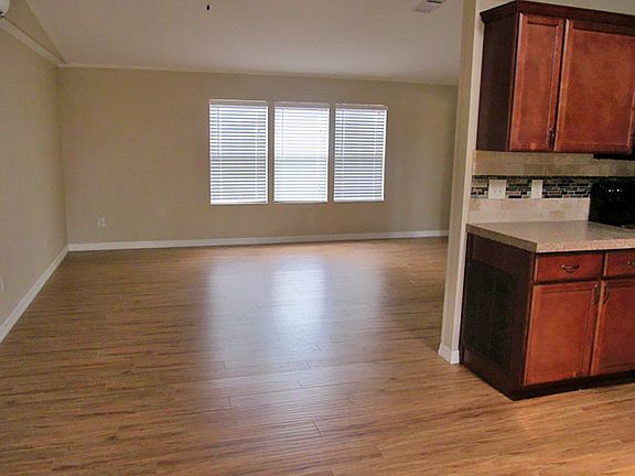 4th image of 144 Las Palmas Blvd