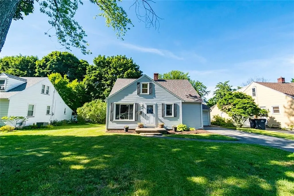 66 Andover St photo 1