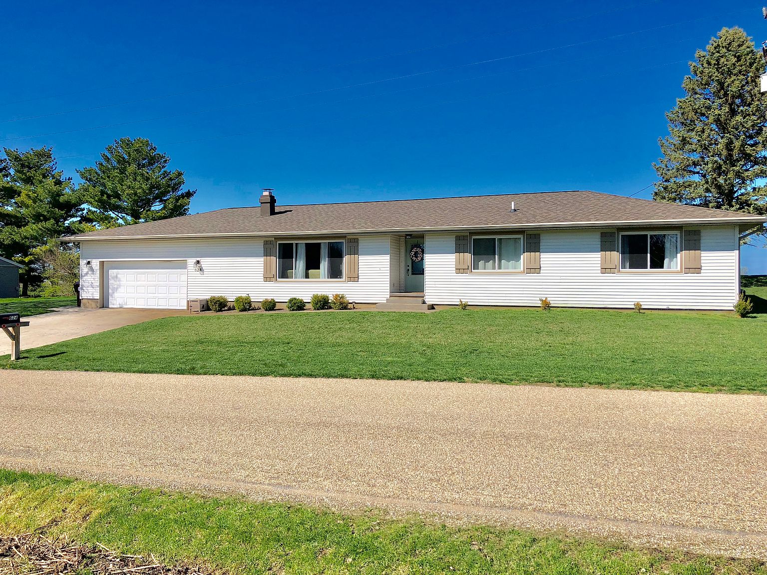 624 E Main St, Danvers, IL 61732 Zillow