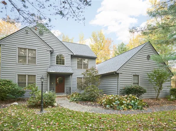 11750 Derbyshire Ln, Auburn Township, OH 44023