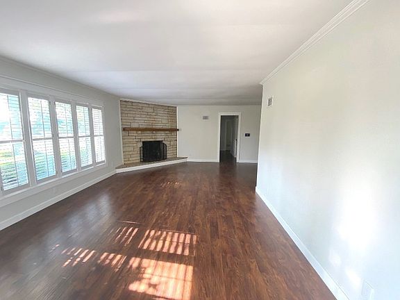4th image of 2200 Country Club Dr